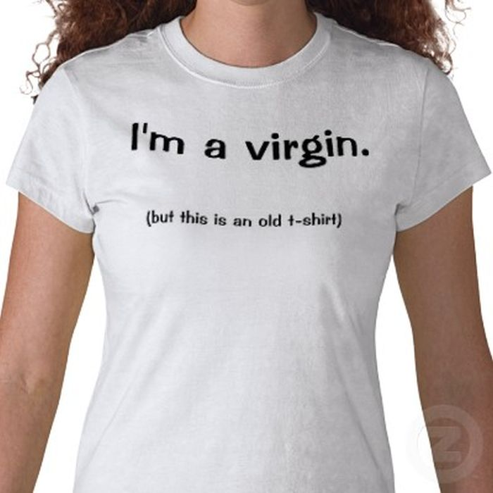 This shirt make. Футболка Virgin. Футболка девственница. Старая футболка. Пожилая женщина в футболке.