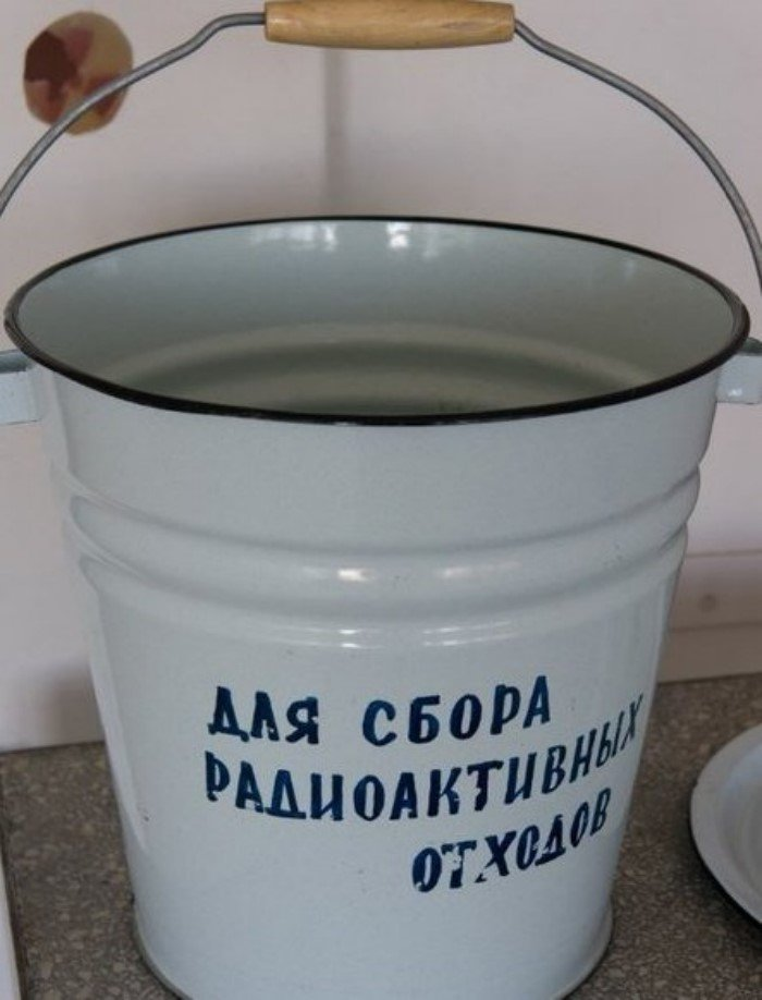 Ведро не выноси. Ведро с надписью. Прикольное ведро. Ведро прикол. Подписать ведро для уборки.